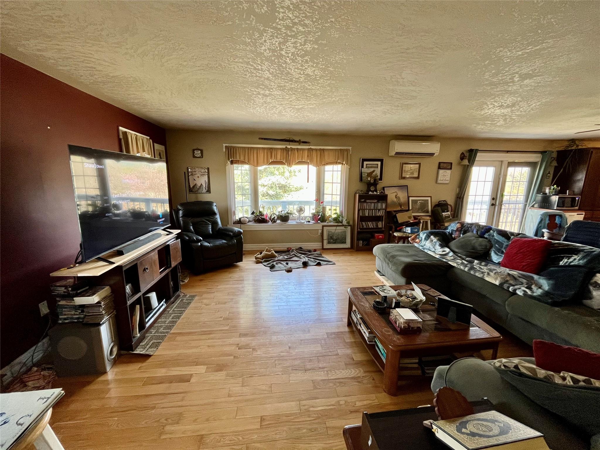 212 Maple Street, Fauquier, BC - Indoor Photo Showing Living Room