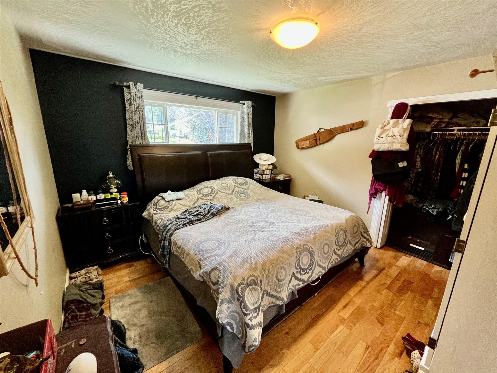 212 Maple Street, Fauquier, BC - Indoor Photo Showing Bedroom
