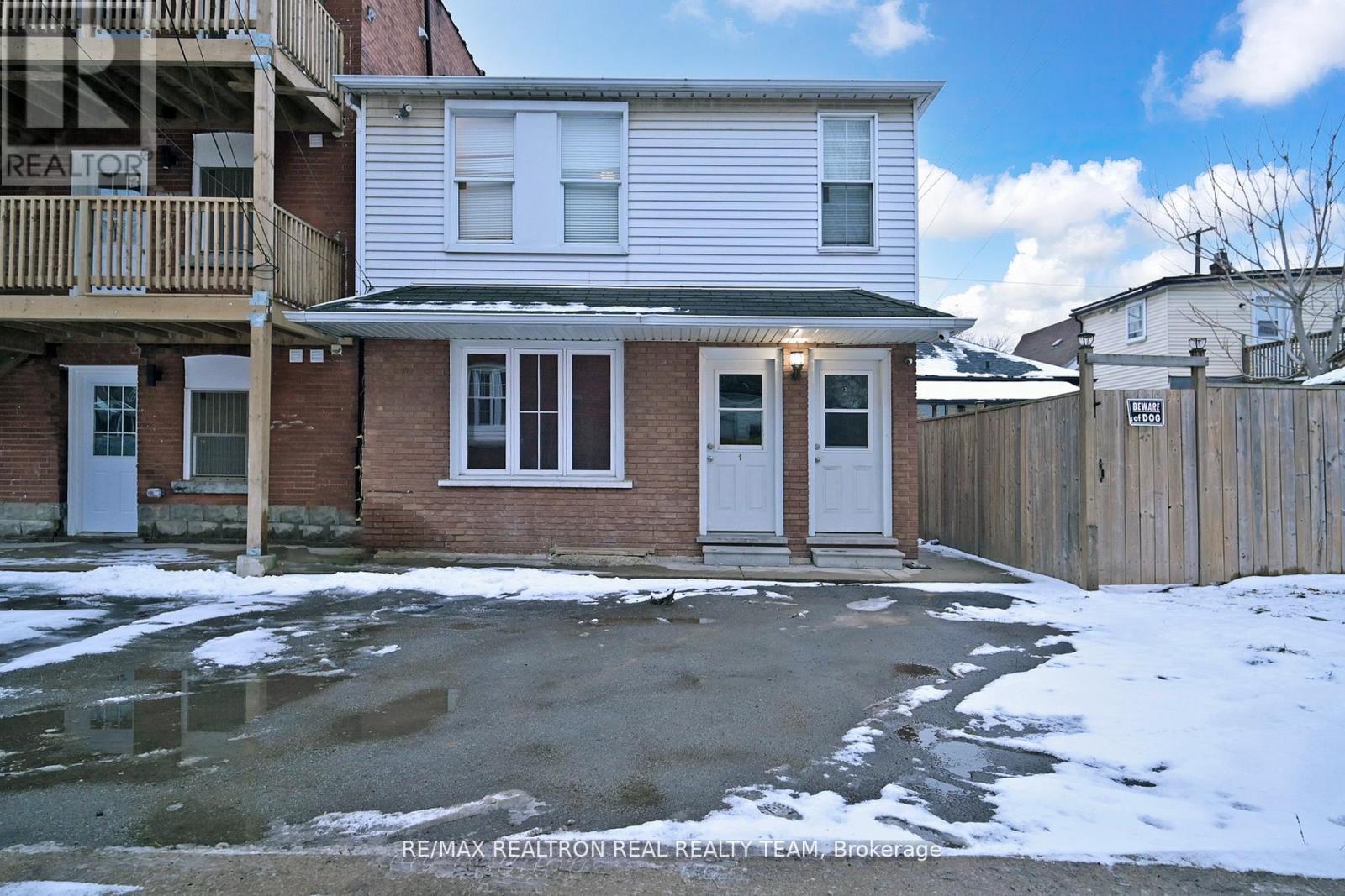 #C1 - 1129 Cannon Street E, Hamilton, ON - Outdoor