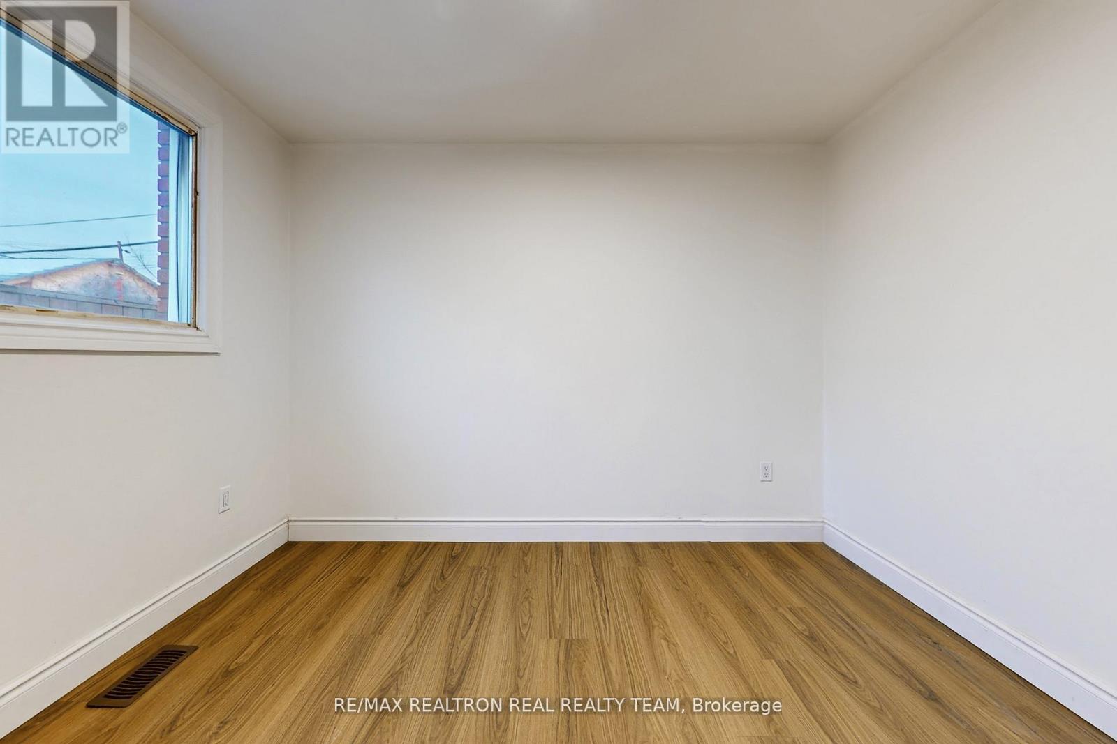 #C1 - 1129 Cannon Street E, Hamilton, ON - Indoor Photo Showing Other Room