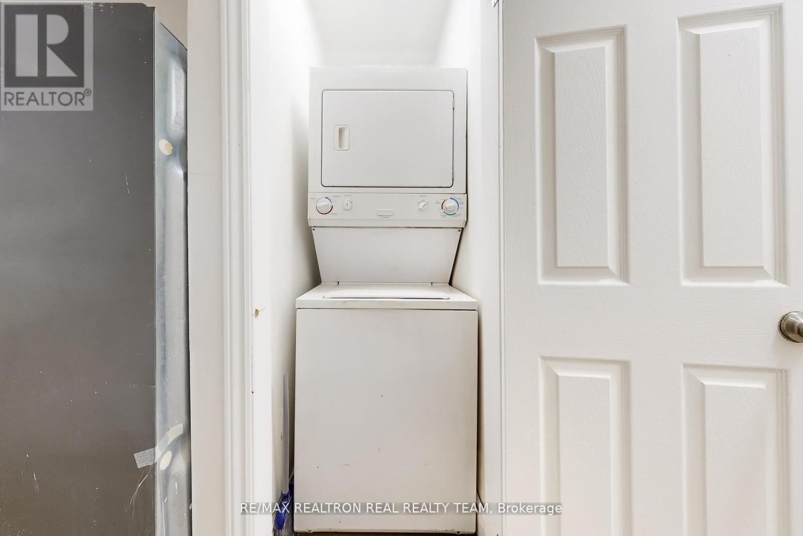 #C1 - 1129 Cannon Street E, Hamilton, ON - Indoor Photo Showing Laundry Room