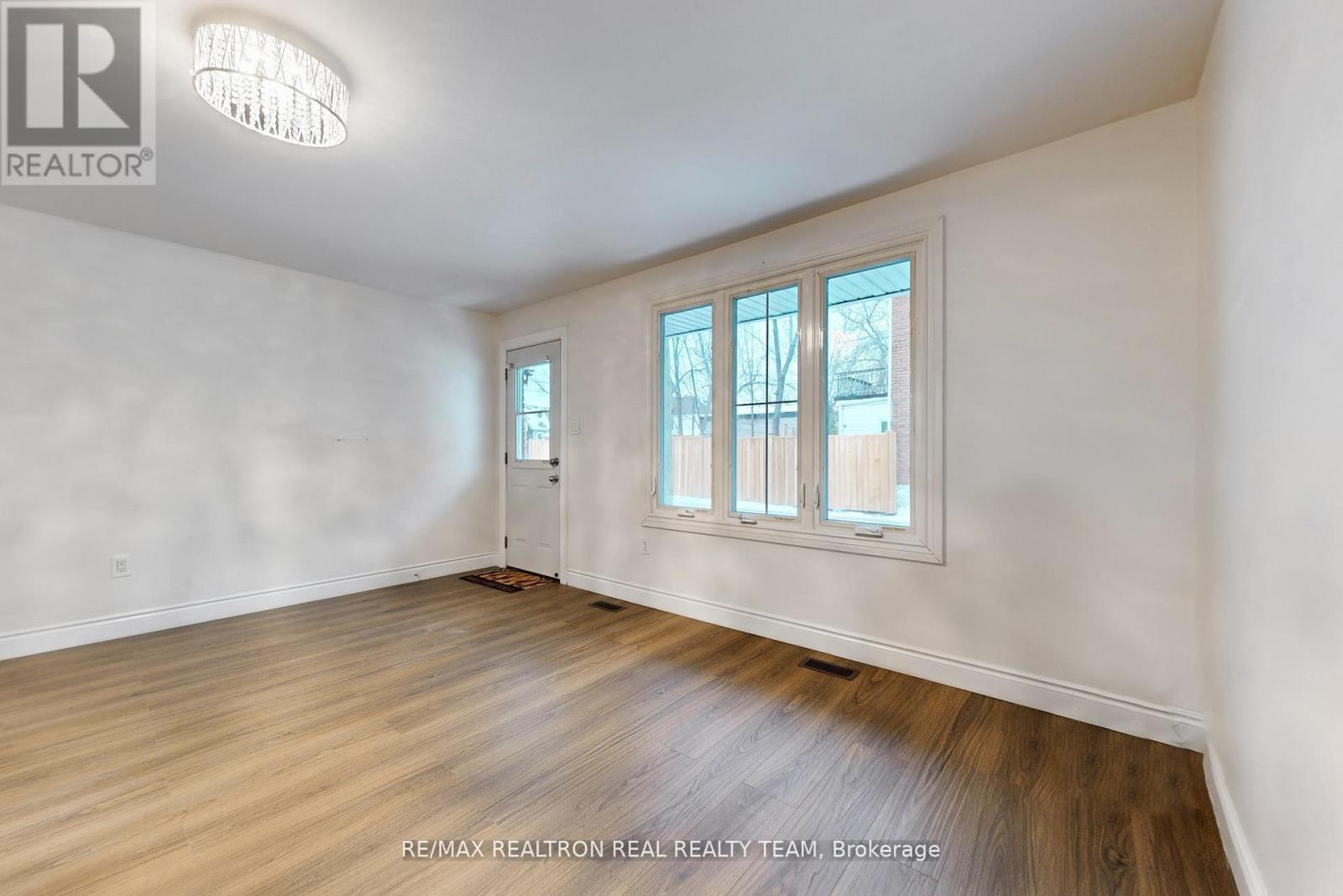#C1 - 1129 Cannon Street E, Hamilton, ON - Indoor Photo Showing Other Room