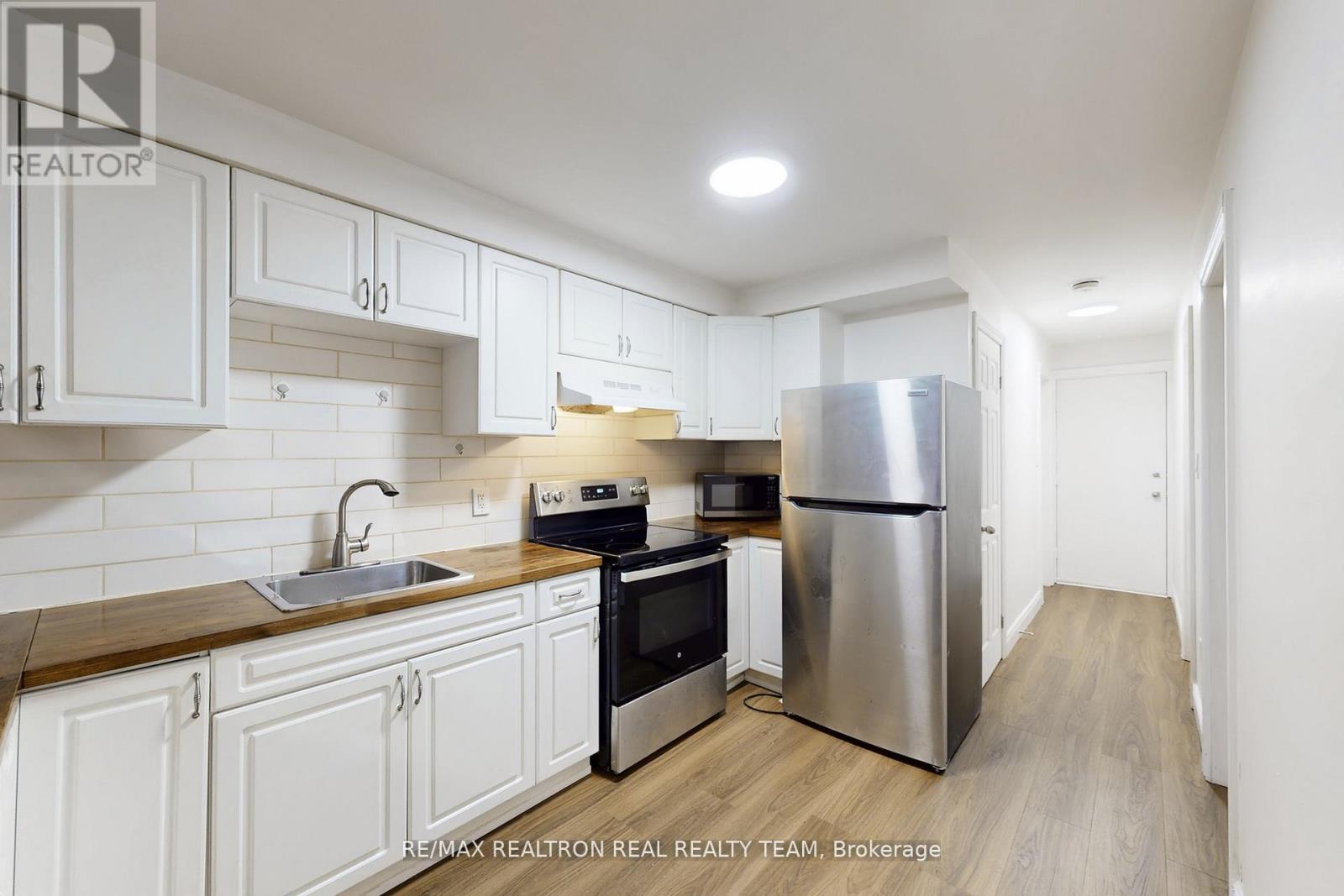 #C1 - 1129 Cannon Street E, Hamilton, ON - Indoor Photo Showing Kitchen