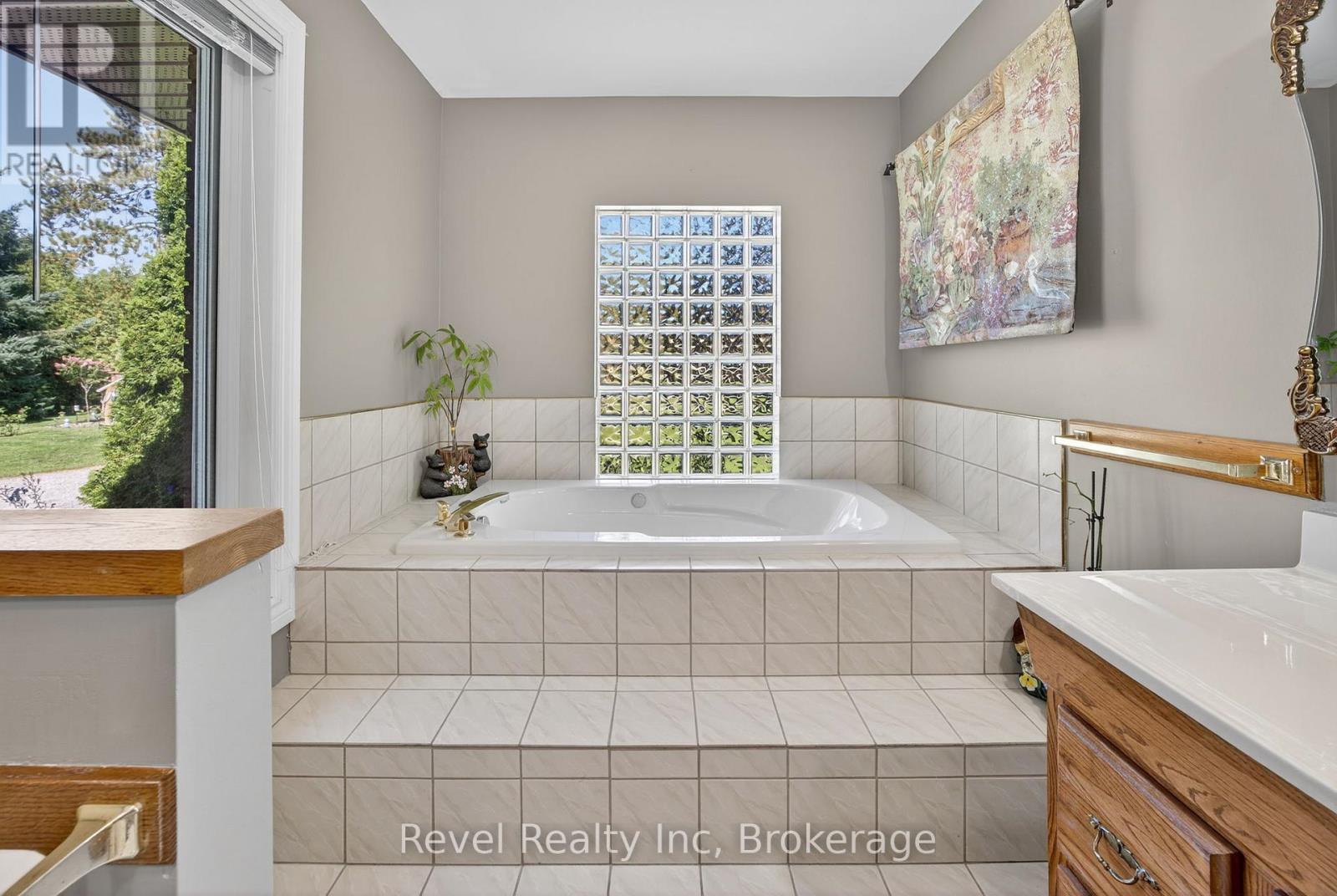 7190 93 Highway, Tiny, ON - Indoor Photo Showing Bathroom