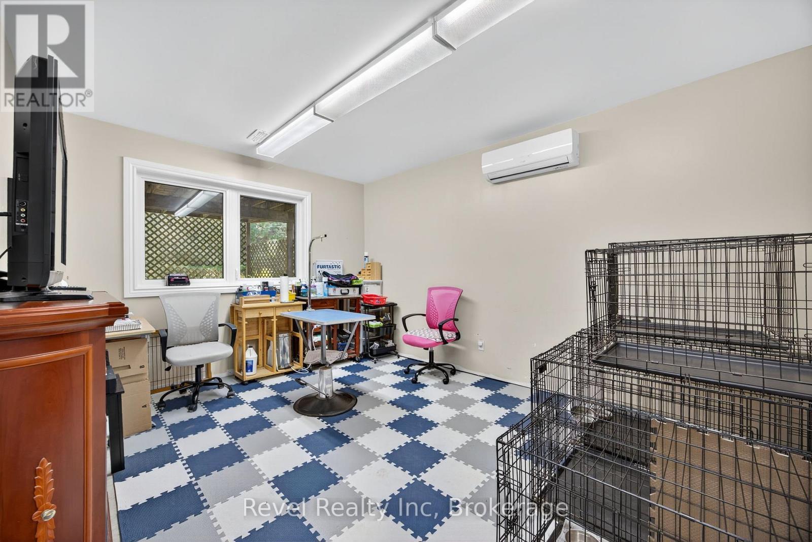 7190 93 Highway, Tiny, ON - Indoor