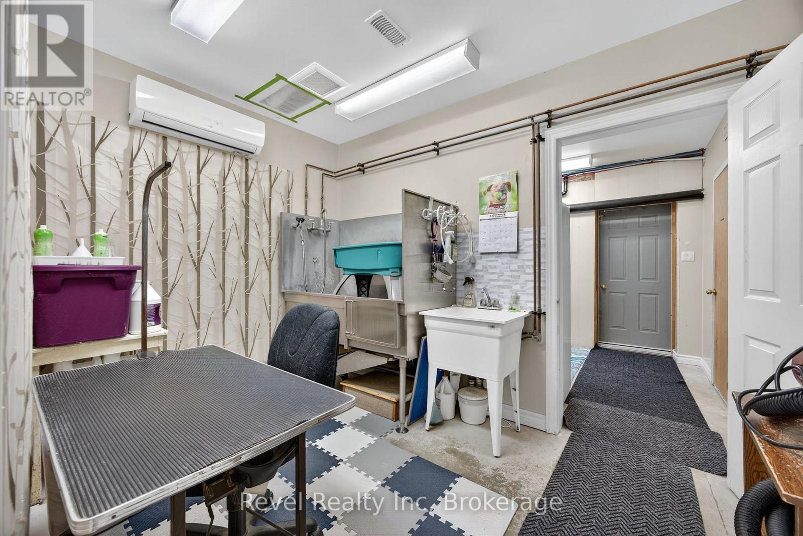 7190 93 Highway, Tiny, ON - Indoor Photo Showing Other Room