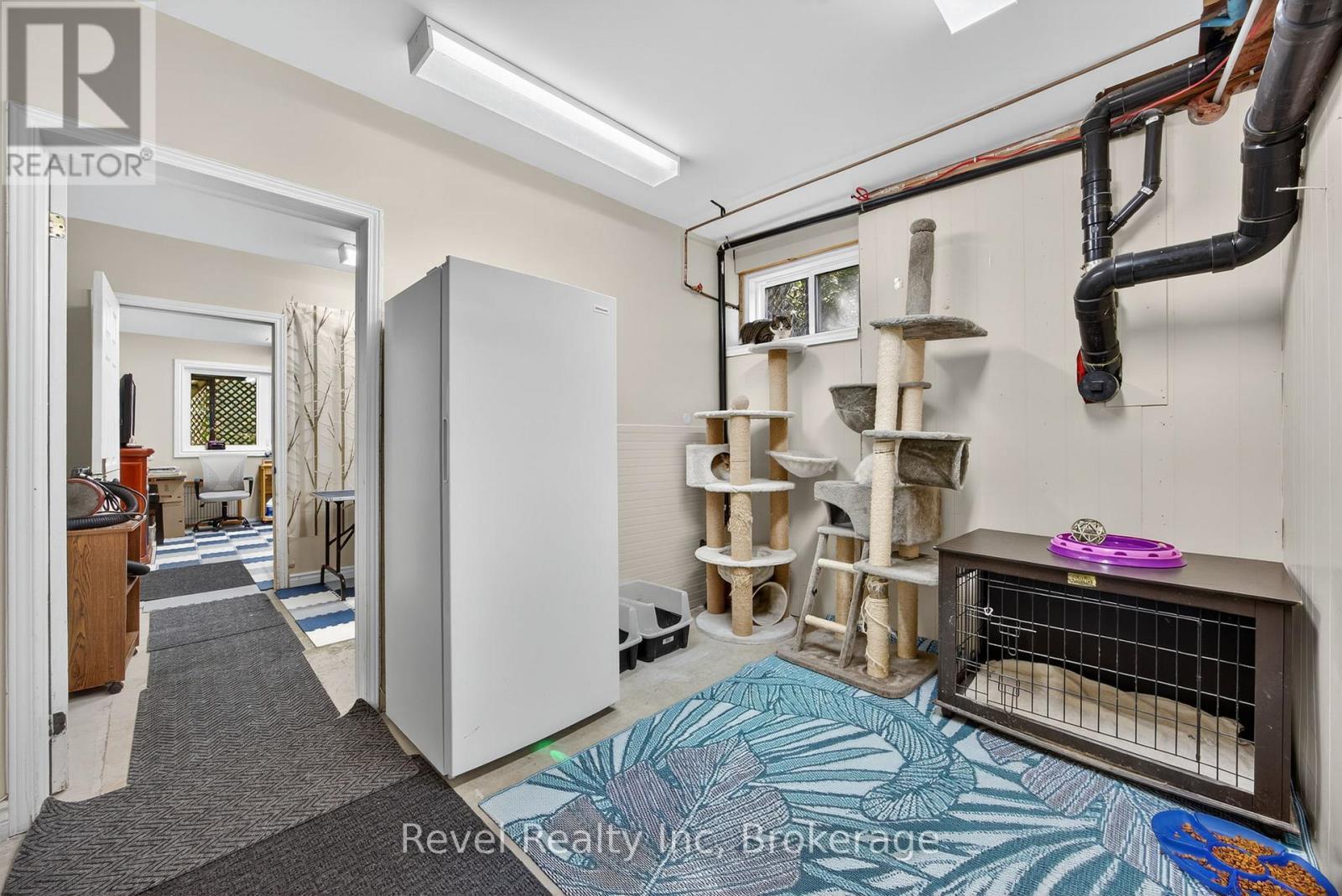 7190 93 Highway, Tiny, ON - Indoor Photo Showing Other Room