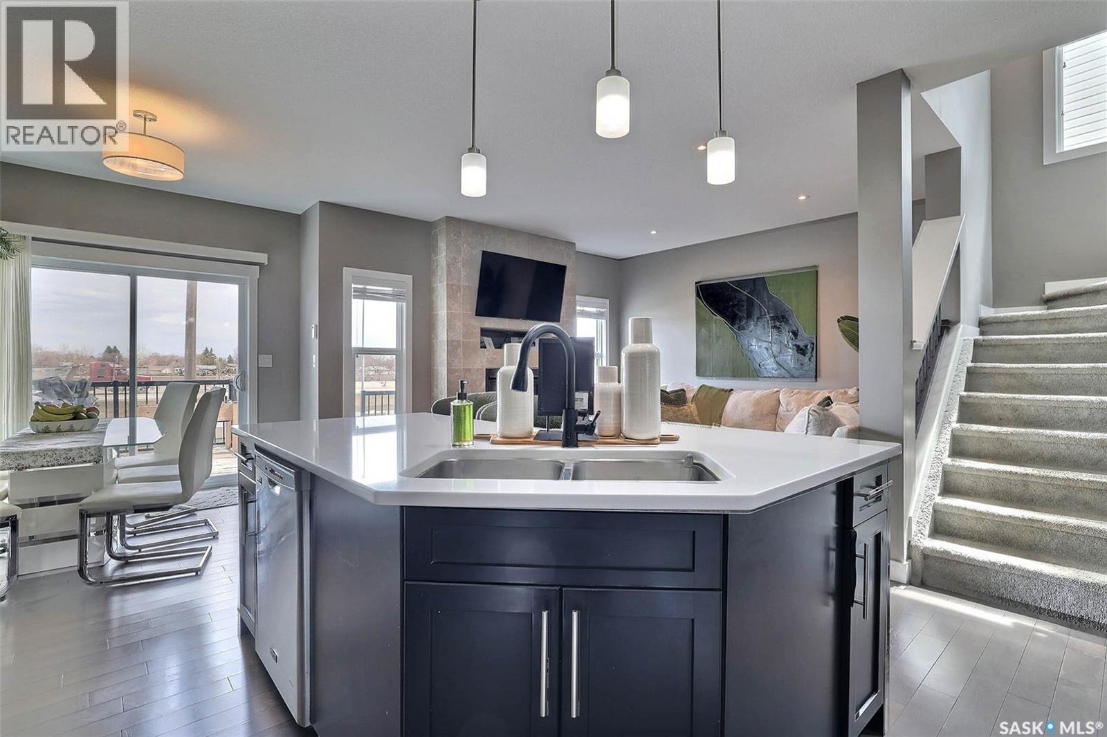2621 Makowsky Crescent, Regina, SK - Indoor Photo Showing Kitchen With Double Sink