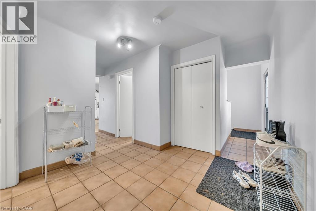 24 Columbia Street W, Waterloo, ON - Indoor