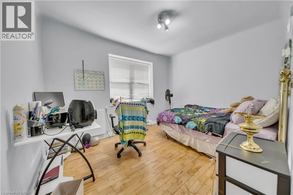 24 Columbia Street W, Waterloo, ON - Indoor Photo Showing Bedroom