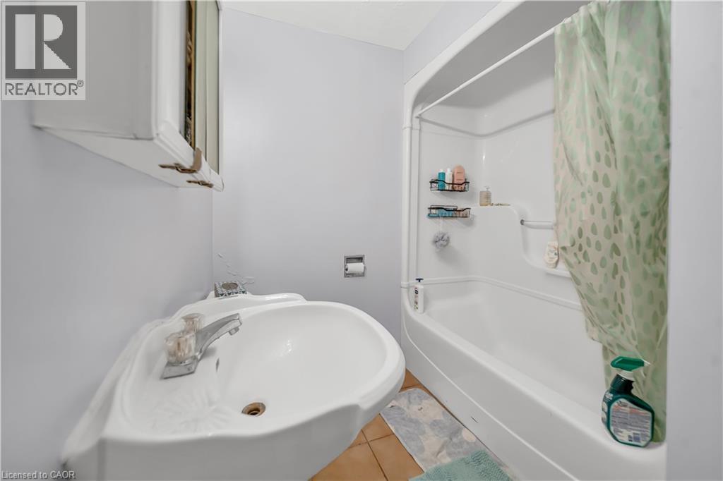 24 Columbia Street W, Waterloo, ON - Indoor Photo Showing Bathroom