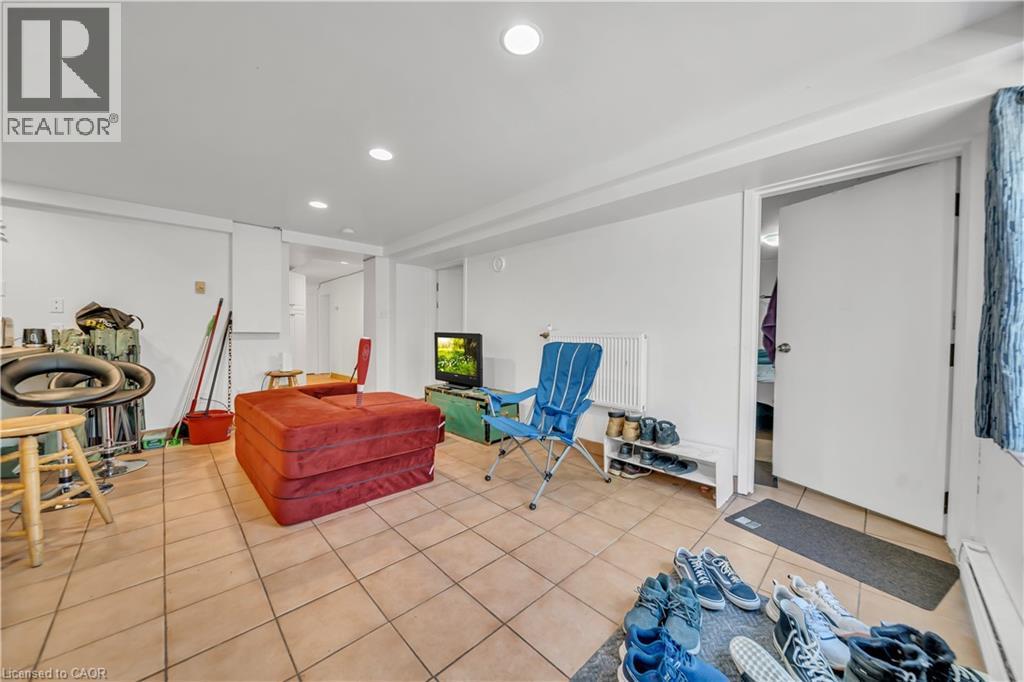 24 Columbia Street W, Waterloo, ON - Indoor