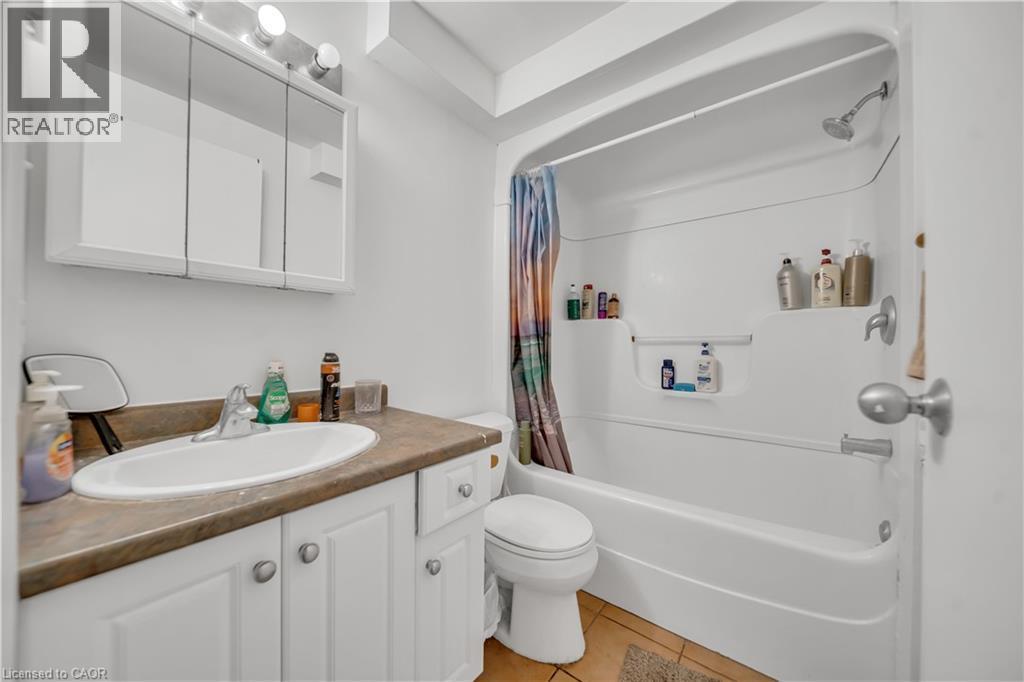 24 Columbia Street W, Waterloo, ON - Indoor Photo Showing Bathroom