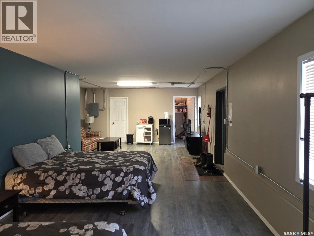 204 Railway Avenue S, Middle Lake, SK
