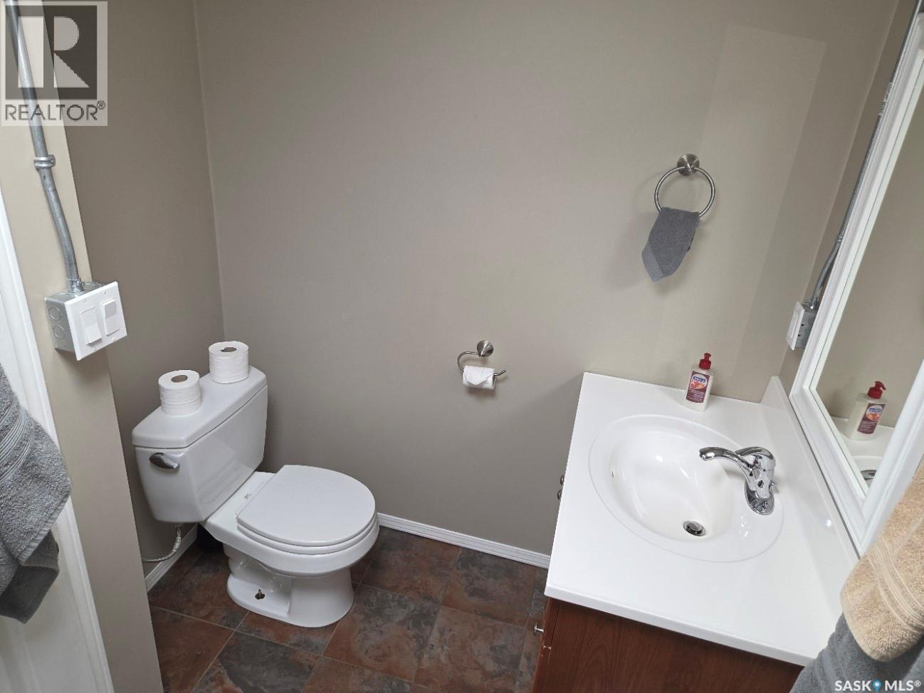 204 Railway Avenue S, Middle Lake, SK