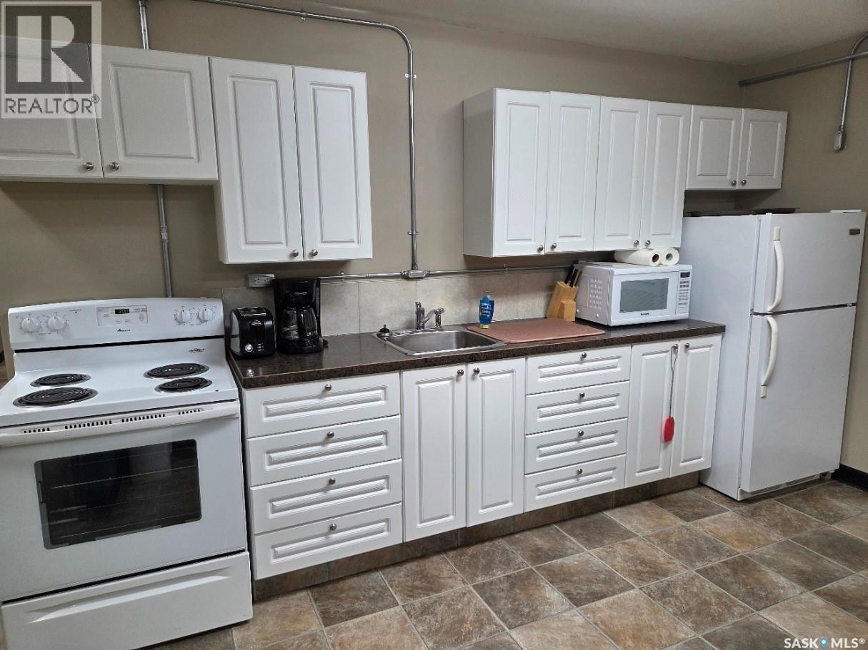 204 Railway Avenue S, Middle Lake, SK