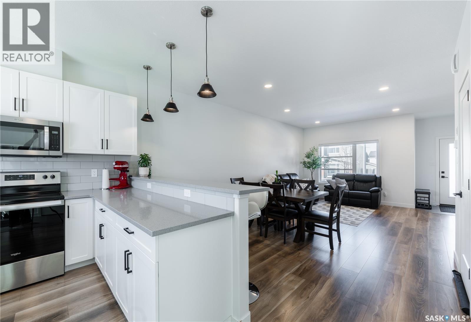 5617 Tutor Way, Regina, SK - Indoor Photo Showing Kitchen With Upgraded Kitchen