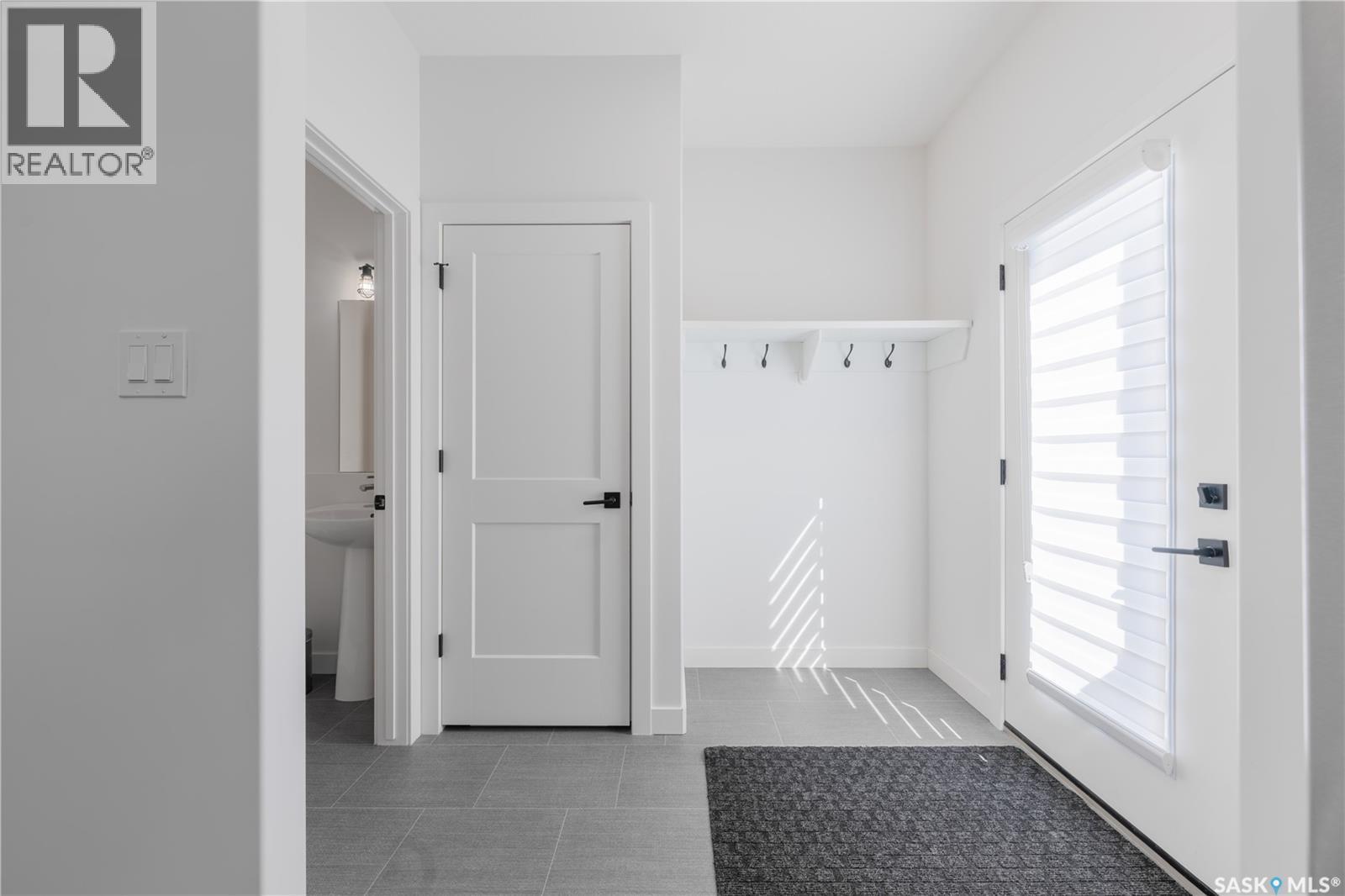 5617 Tutor Way, Regina, SK - Indoor Photo Showing Other Room