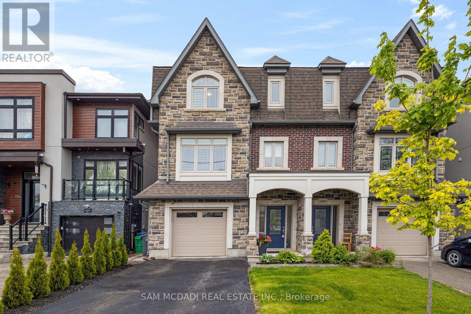 1067 Shaw Drive, Mississauga, ON - Outdoor With Facade
