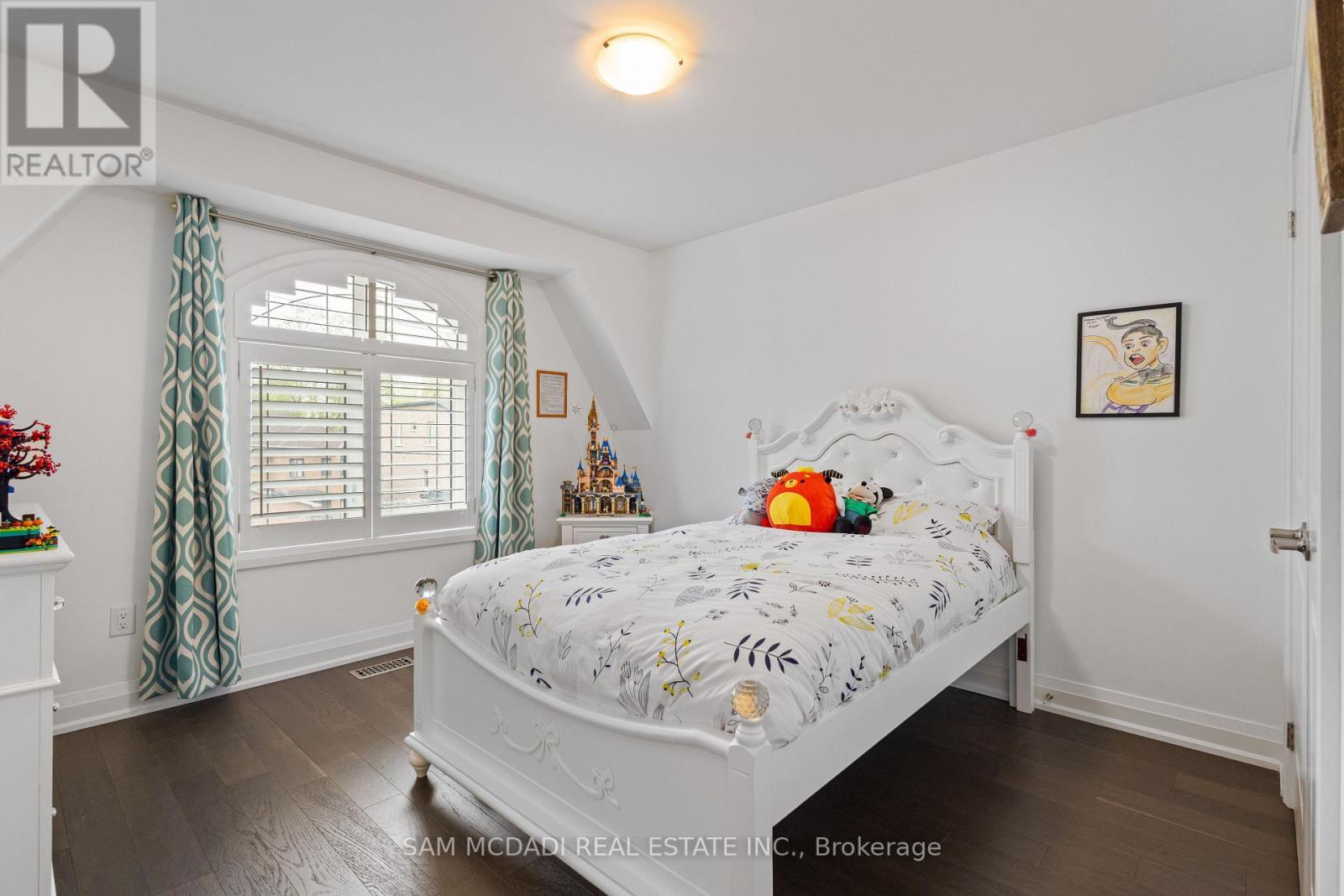 1067 Shaw Drive, Mississauga, ON - Indoor Photo Showing Bedroom