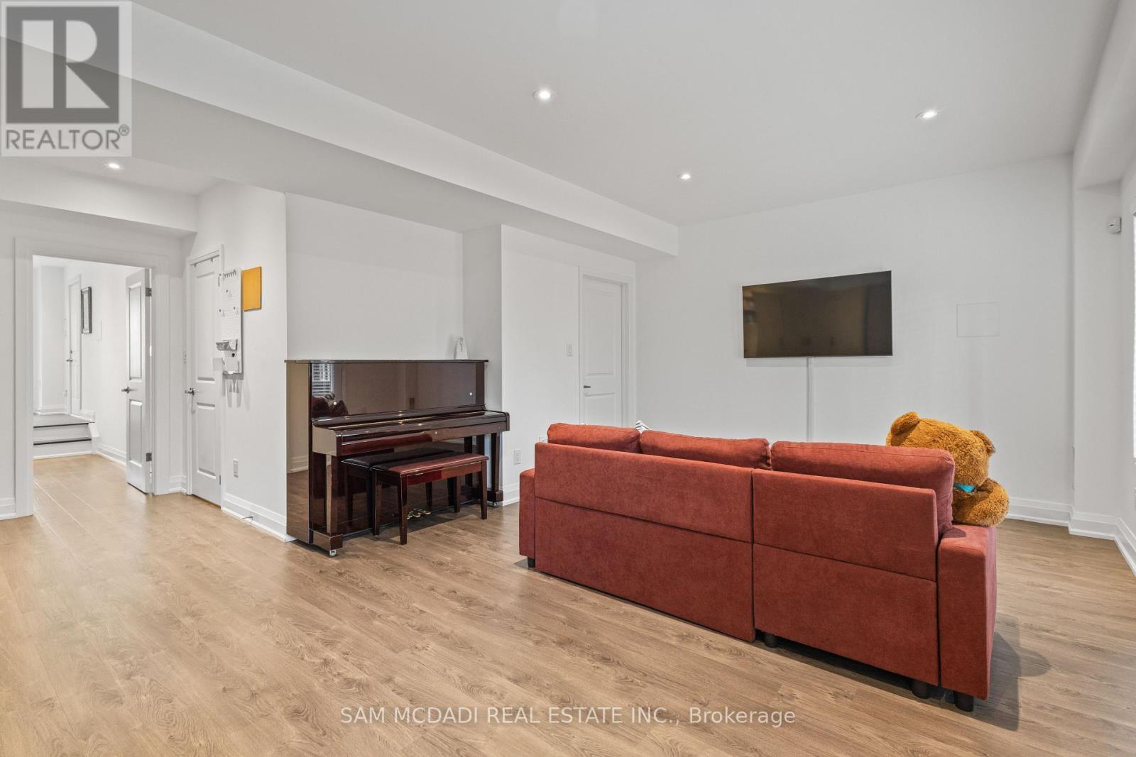 1067 Shaw Drive, Mississauga, ON - Indoor Photo Showing Other Room