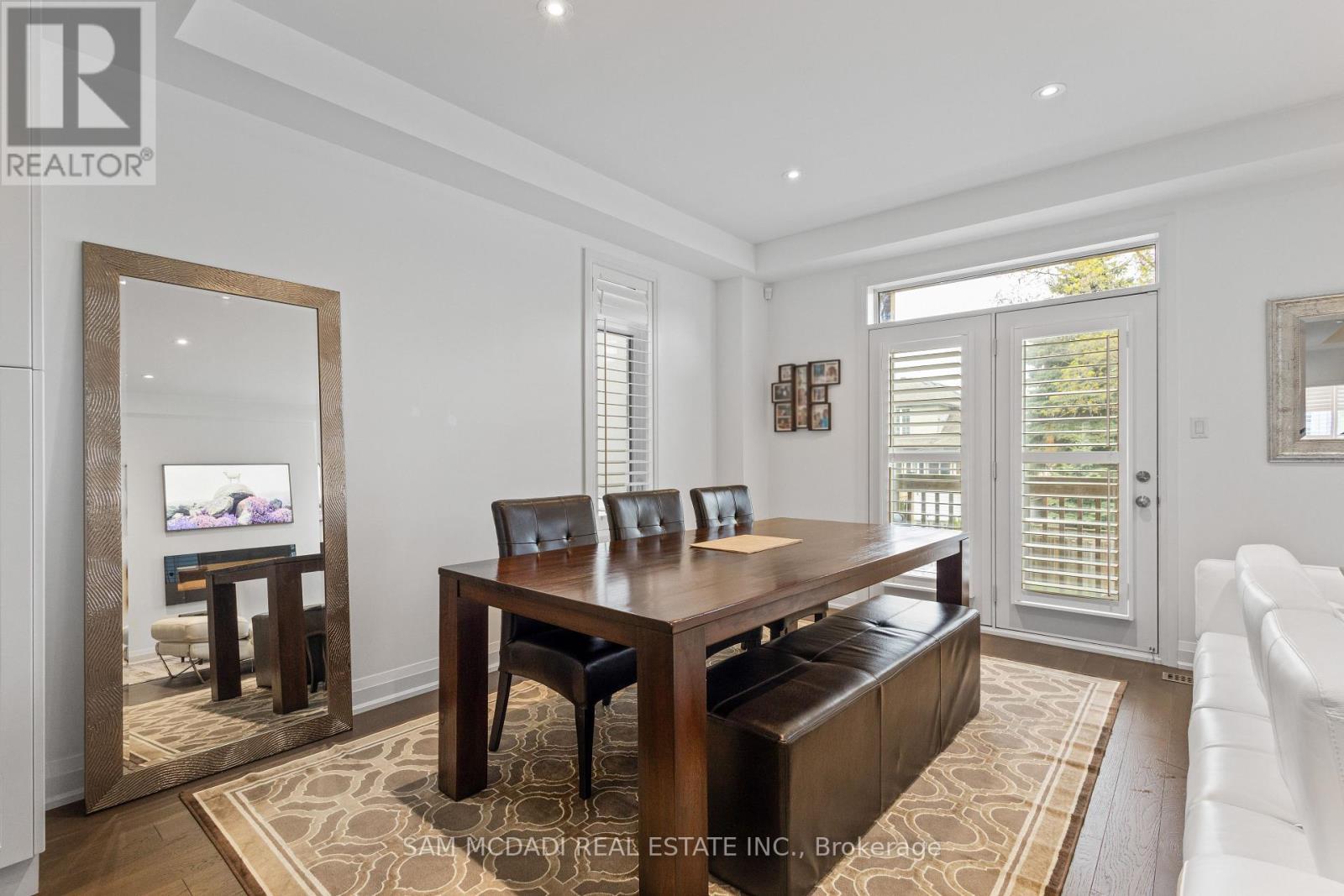 1067 Shaw Drive, Mississauga, ON - Indoor Photo Showing Dining Room