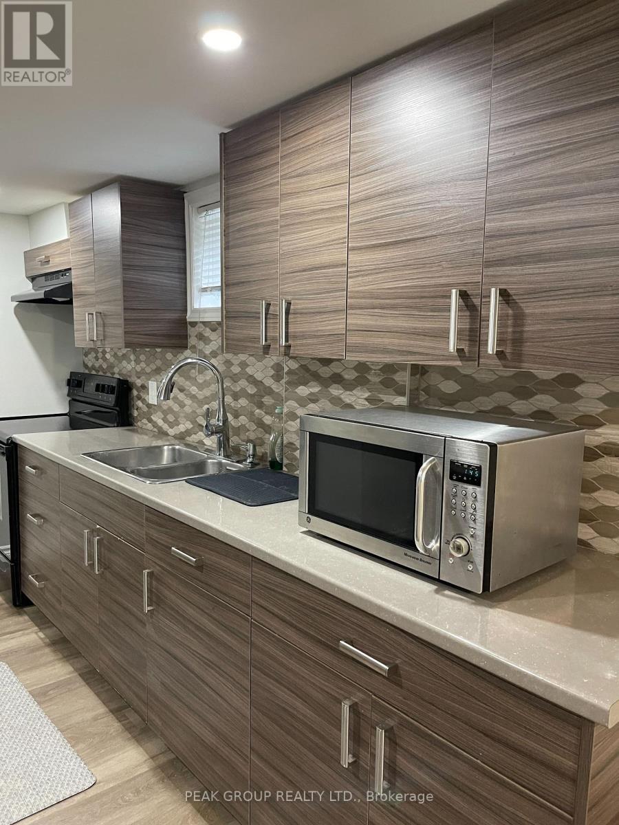 4961 - 4963 Armoury Street, Niagara Falls (Cherrywood), ON - Indoor Photo Showing Kitchen With Double Sink With Upgraded Kitchen