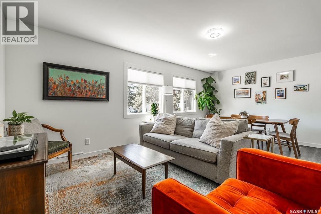 176 Tucker Crescent, Saskatoon, SK - Indoor Photo Showing Living Room