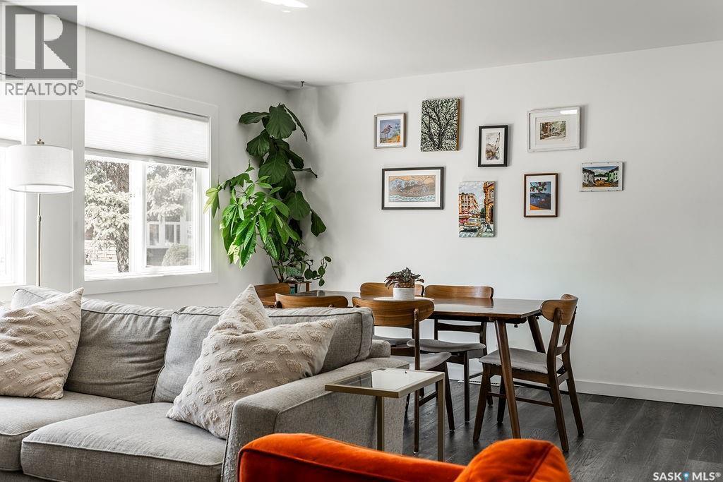 176 Tucker Crescent, Saskatoon, SK - Indoor Photo Showing Living Room