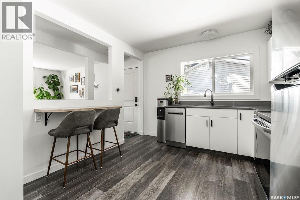176 Tucker Crescent, Saskatoon, SK - Indoor Photo Showing Kitchen With Stainless Steel Kitchen