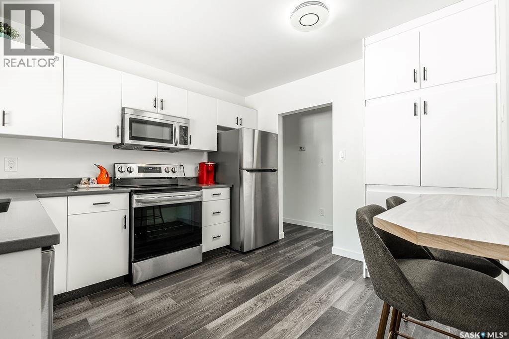 176 Tucker Crescent, Saskatoon, SK - Indoor Photo Showing Kitchen With Stainless Steel Kitchen