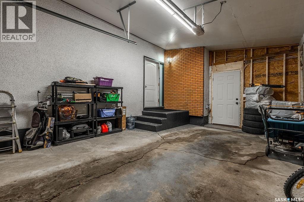 176 Tucker Crescent, Saskatoon, SK - Indoor Photo Showing Garage