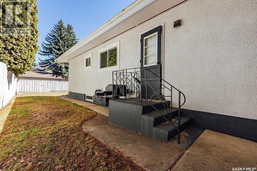 176 Tucker Crescent, Saskatoon, SK - Outdoor