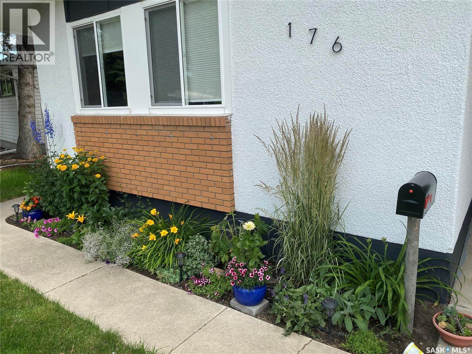 176 Tucker Crescent, Saskatoon, SK - Outdoor