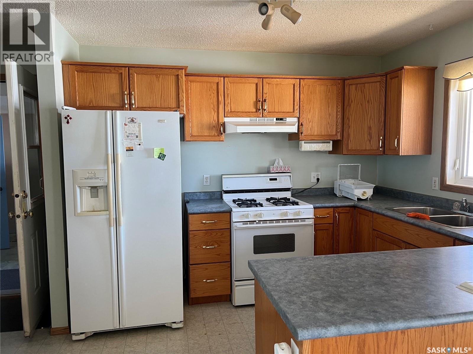 Serhan Acreage, Porcupine Rm No. 395, SK - Indoor Photo Showing Kitchen With Double Sink