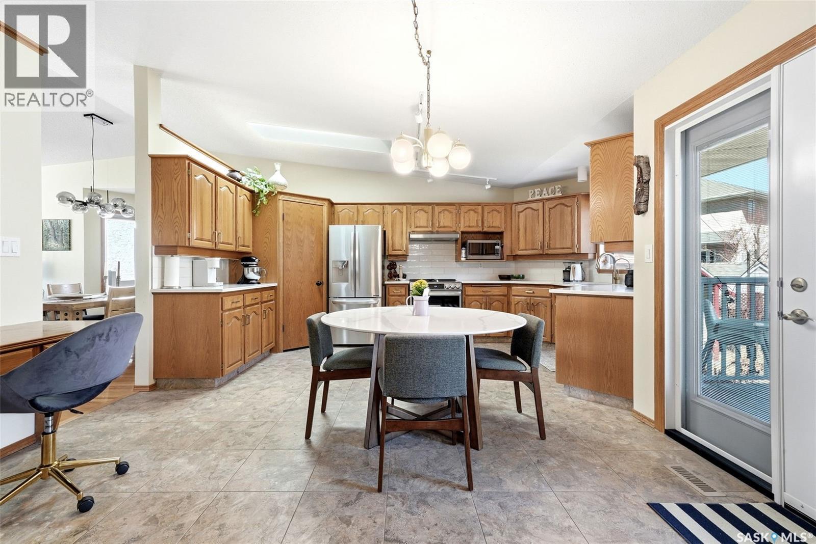 3524 Canterbury Place E, Regina, SK - Indoor