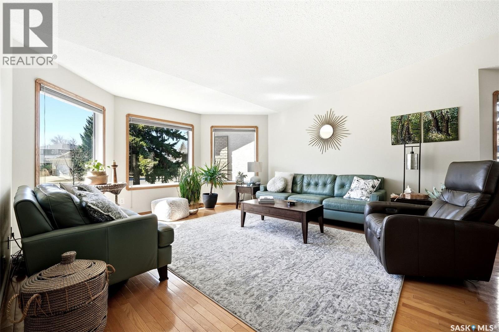 3524 Canterbury Place E, Regina, SK - Indoor Photo Showing Living Room