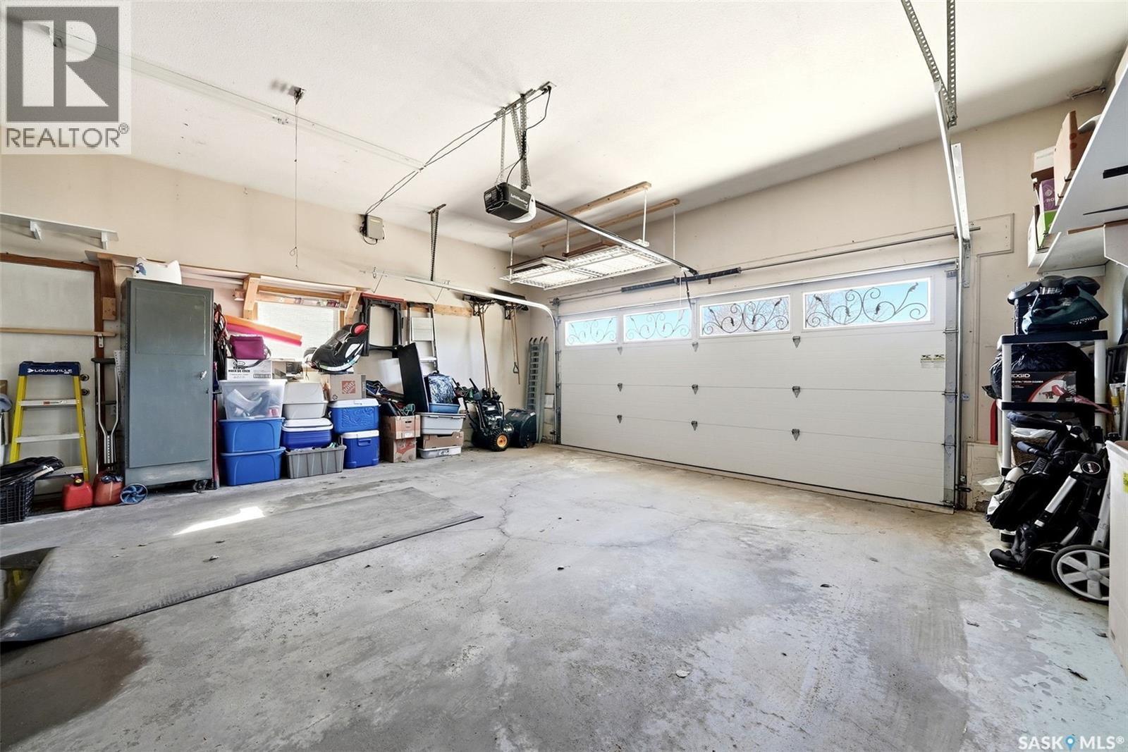 3524 Canterbury Place E, Regina, SK - Indoor Photo Showing Garage