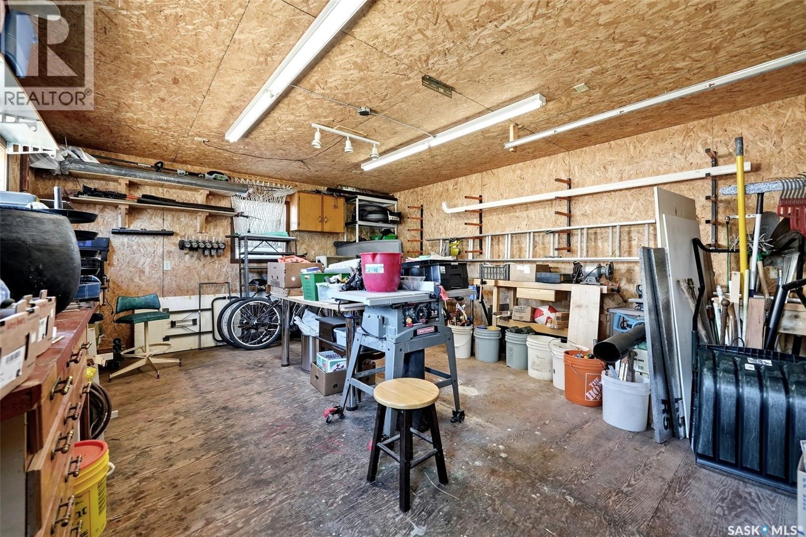 3524 Canterbury Place E, Regina, SK - Indoor Photo Showing Garage