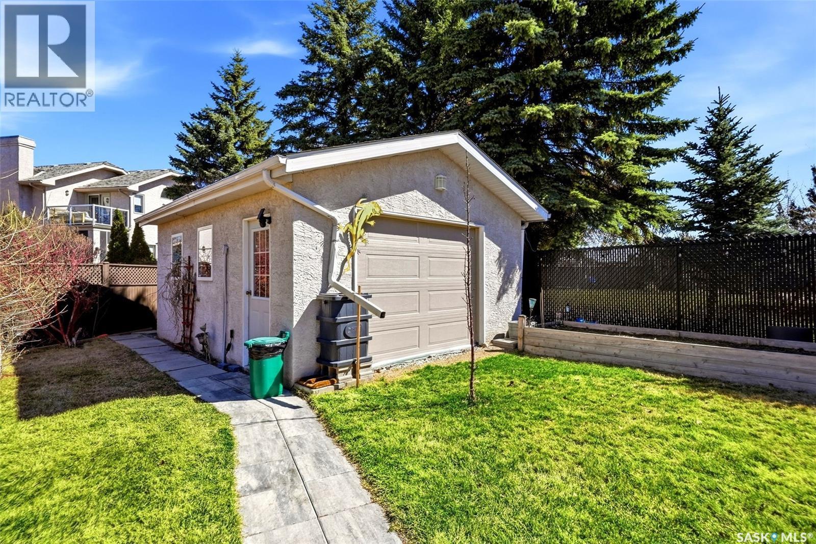 3524 Canterbury Place E, Regina, SK - Outdoor