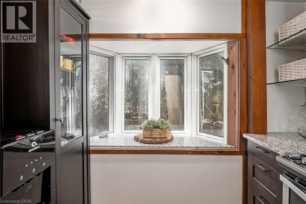 6099 Cedar Grove, Burlington, ON - Indoor Photo Showing Kitchen