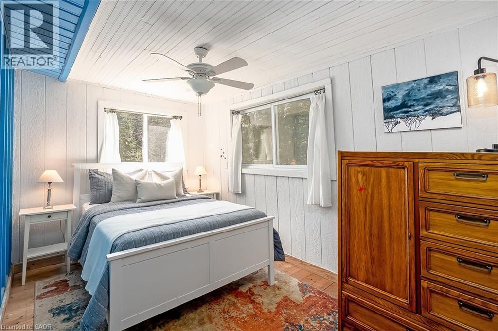 6099 Cedar Grove, Burlington, ON - Indoor Photo Showing Bedroom