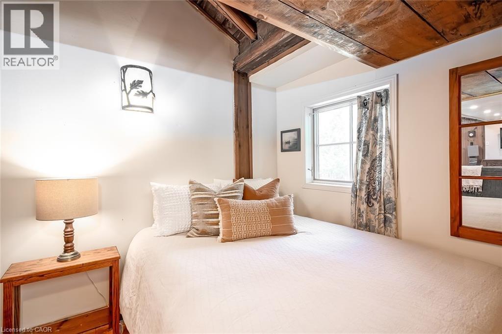 6099 Cedar Grove, Burlington, ON - Indoor Photo Showing Bedroom