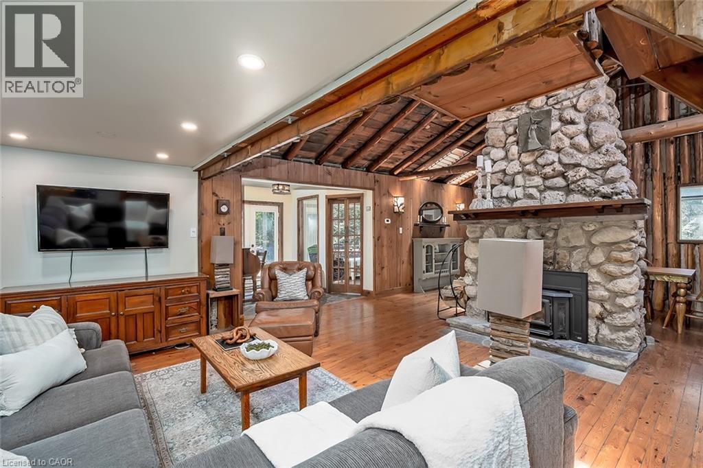 6099 Cedar Grove, Burlington, ON - Indoor Photo Showing Living Room With Fireplace