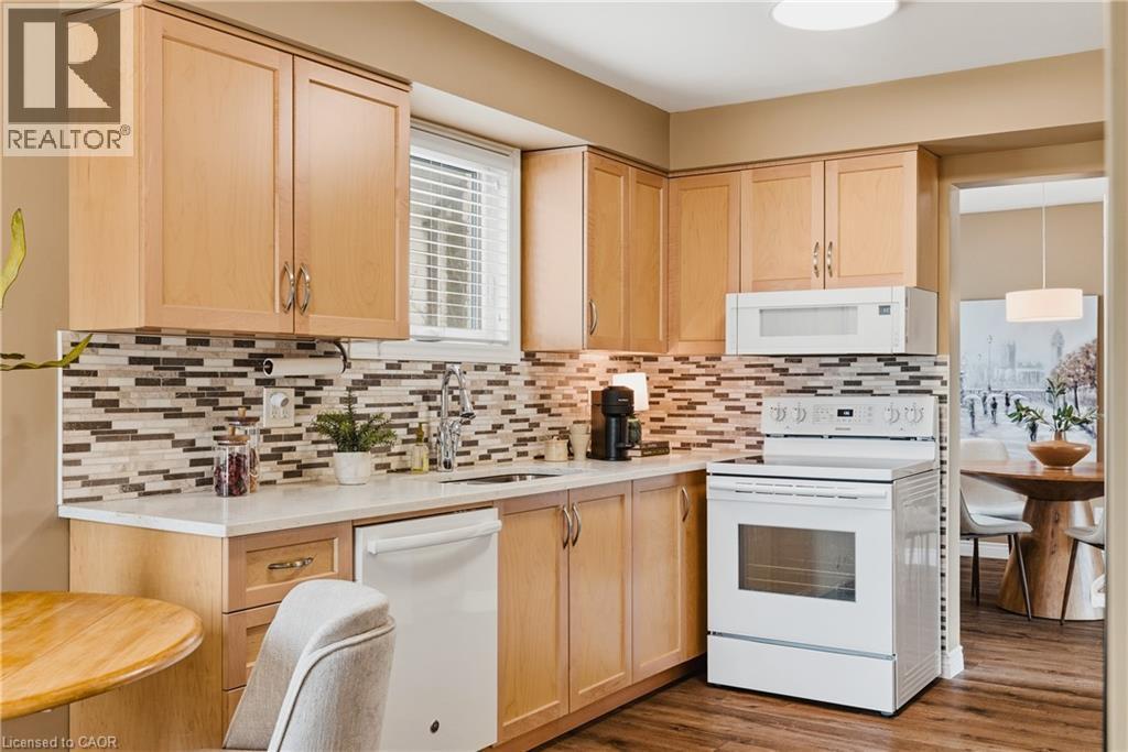 143 St Jerome Crescent, Kitchener, ON - Indoor Photo Showing Kitchen