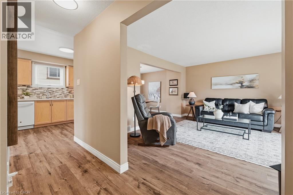 143 St Jerome Crescent, Kitchener, ON - Indoor Photo Showing Living Room