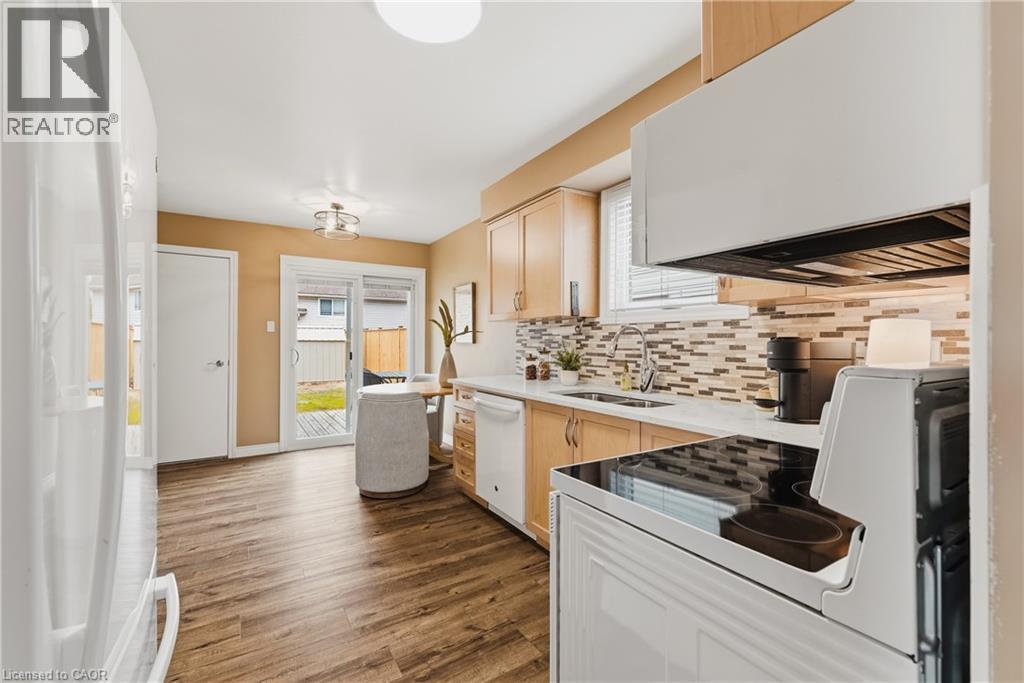 143 St Jerome Crescent, Kitchener, ON - Indoor Photo Showing Kitchen With Double Sink