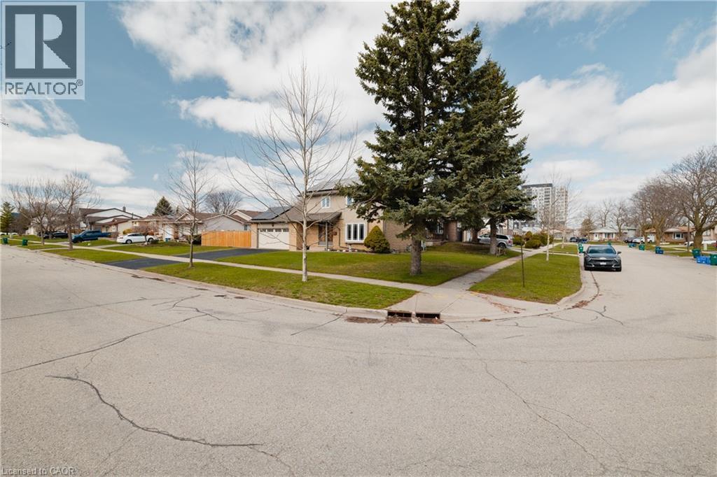 143 St Jerome Crescent, Kitchener, ON - Outdoor