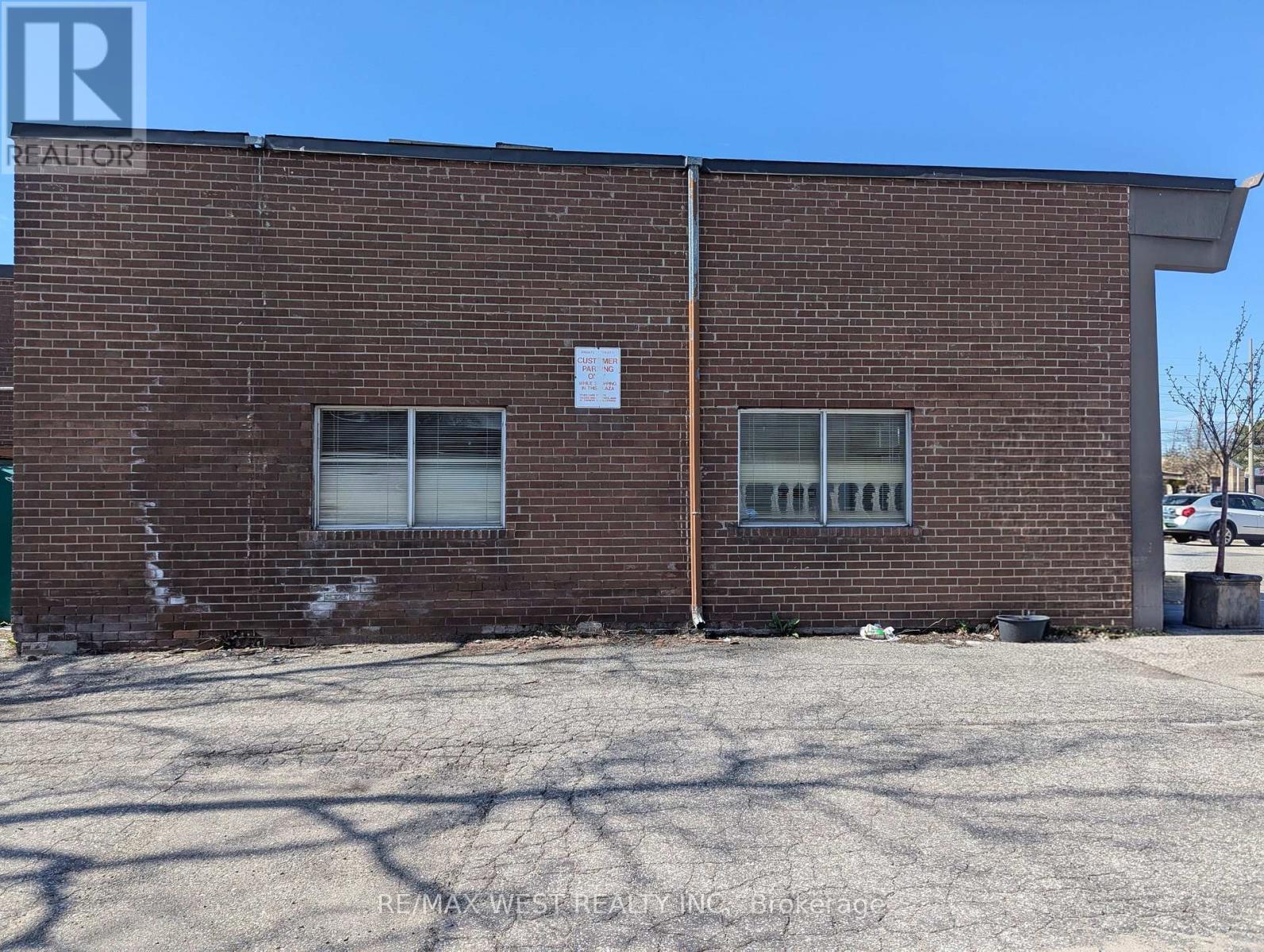 1872 Dundas Street E, Mississauga, ON
