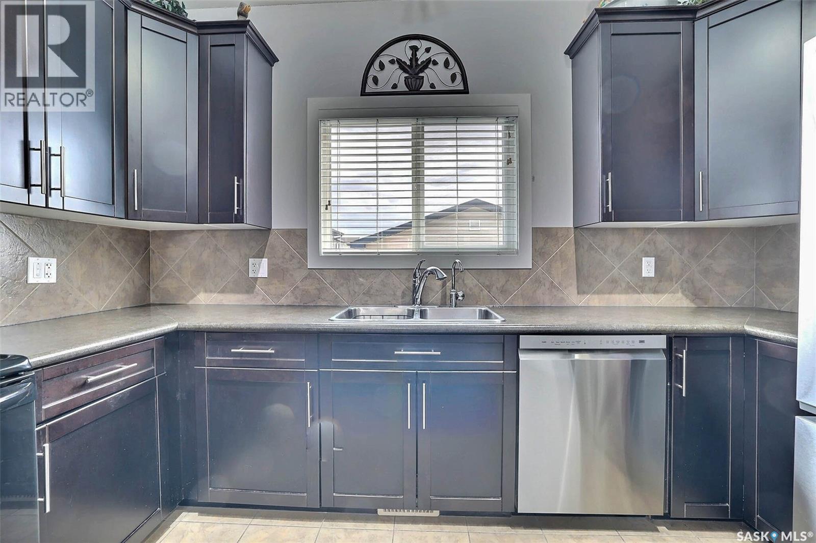 3314 Green Moss Lane, Regina, SK - Indoor Photo Showing Kitchen With Double Sink